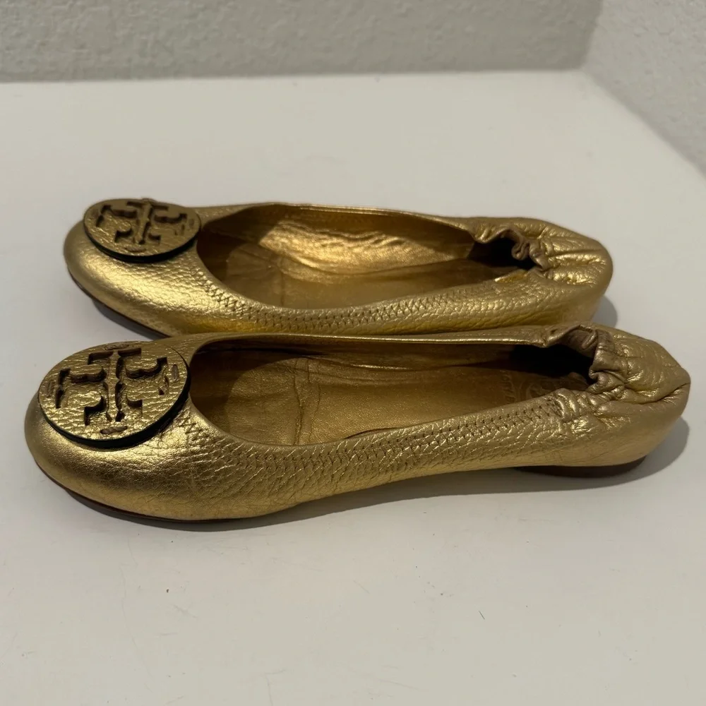 Tory Burch Reva Gold Metallic Ballet Flats Grained Leather Logo Size 7 Y2K